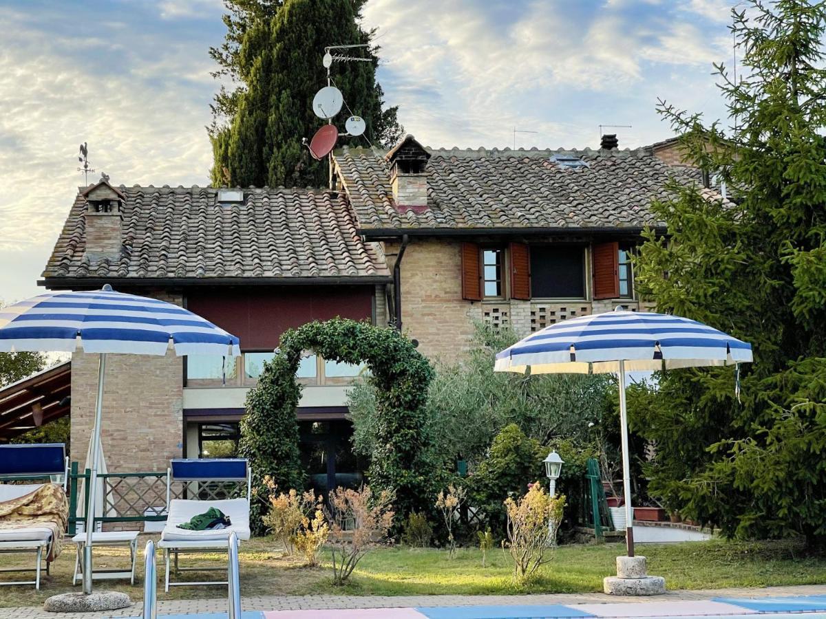 Appartamento Con Piscina E Giardino A シエーナ エクステリア 写真