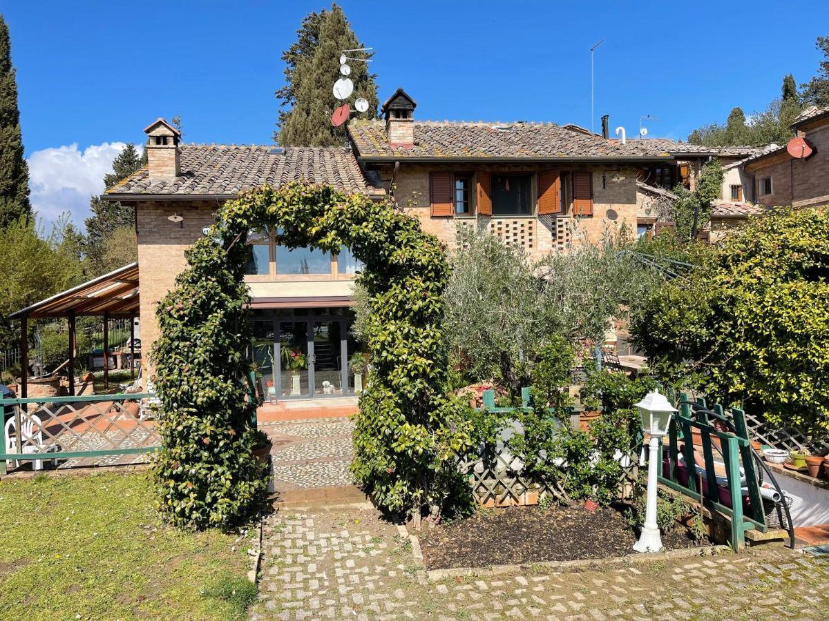 Appartamento Con Piscina E Giardino A シエーナ エクステリア 写真